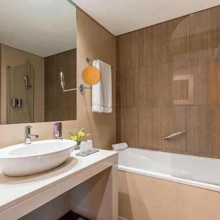 Mercure Lisboa 4*