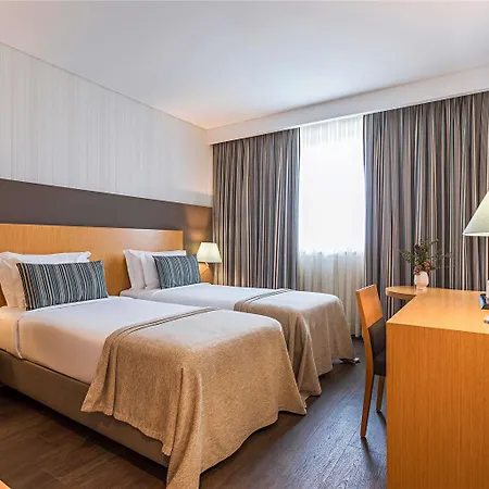 Mercure Lisboa מלון אלמאדה