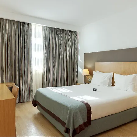 ホテル Mercure Lisboa 4*