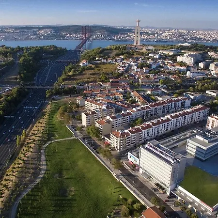 Mercure Lisboa 4*